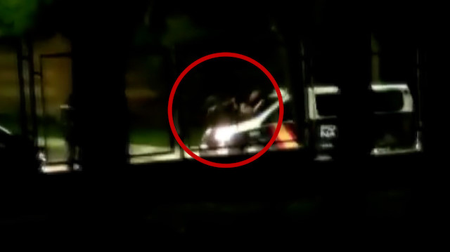 İspanya'da polis, baltalı saldırganı araçla çarparak durdurmaya çalıştı